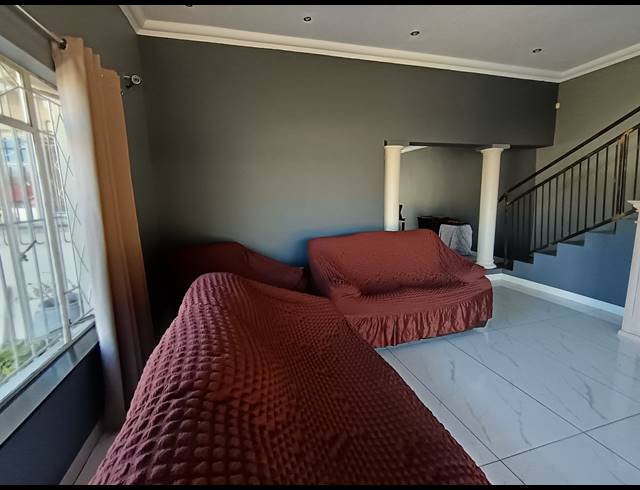 4 BEDROOM FREEHOLD FOR SALE IN BRACKENDOWNS